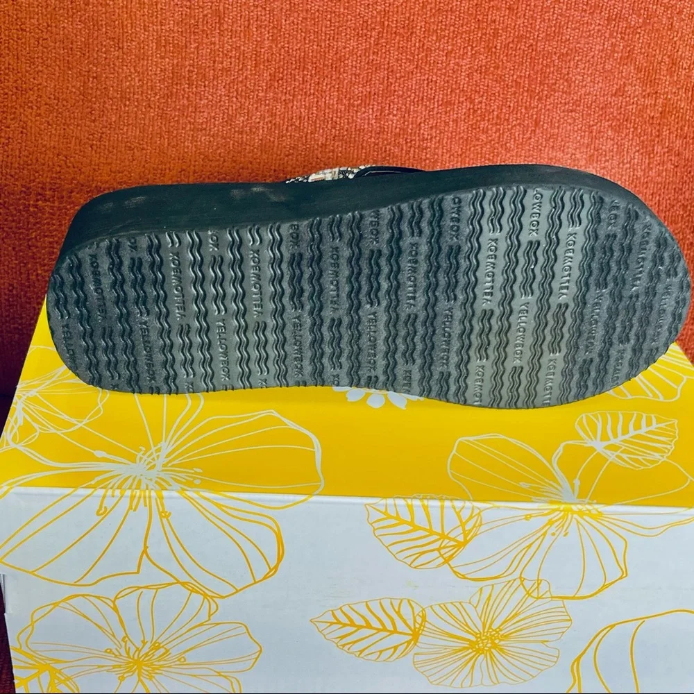 Yellow Box Flip  flops Skyllah  (Crystals) color clear medium width New In Box - Picture 4 of 5